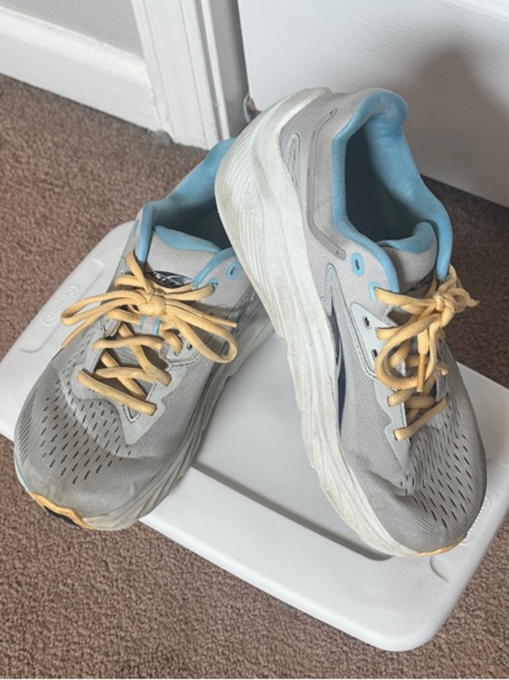 Altra Women's size 8 Via OLYMPUS